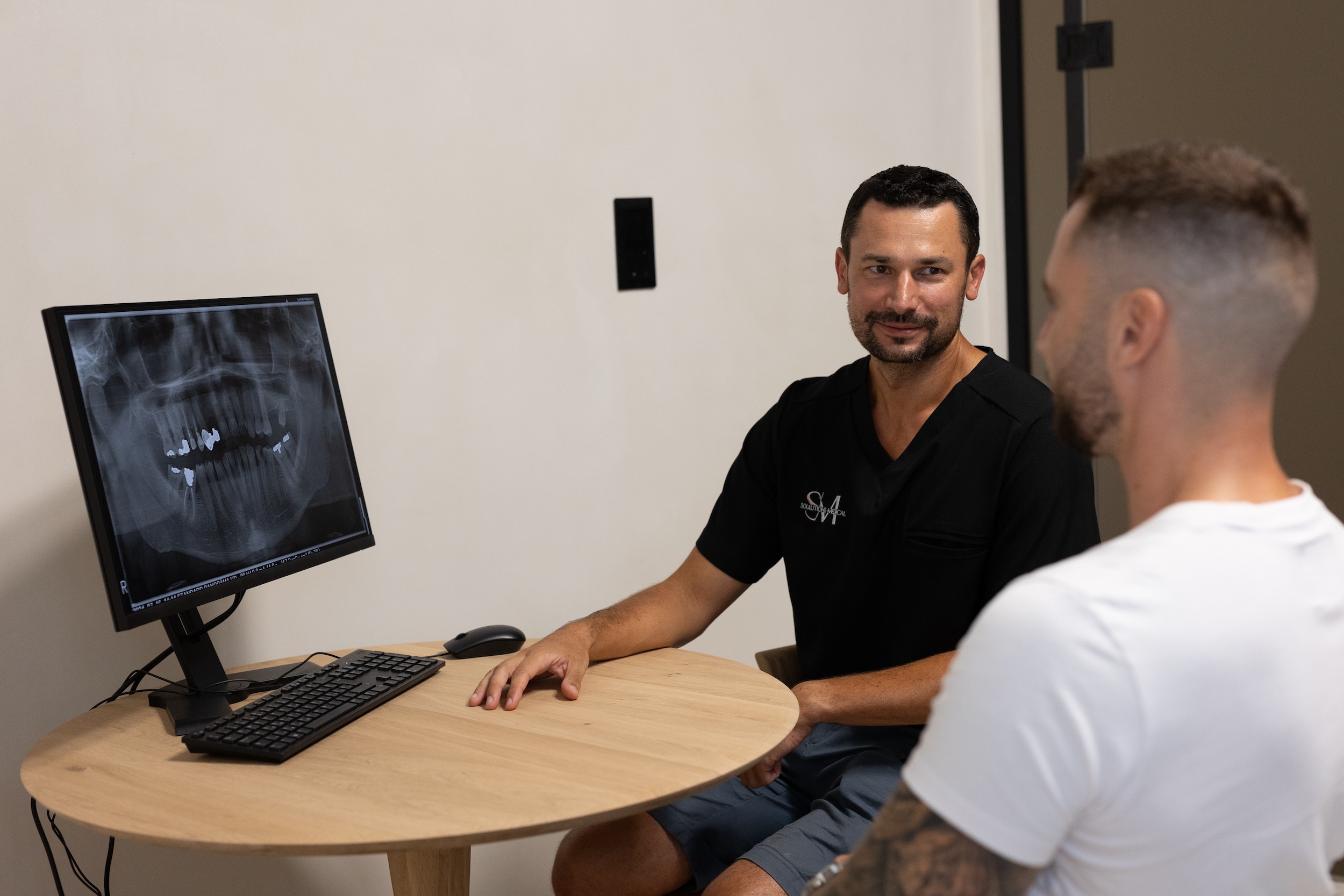 Fogászati implantáció és All-on-4: tartós, természetes és biztonságos fogpótlás